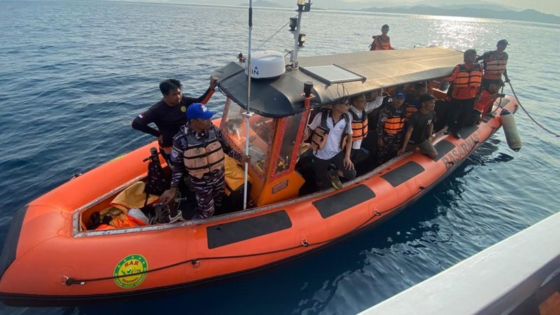 Kapal wisata tradisional KM Feronia tenggelam di perairan Pulau Tatawa, Kabupaten Manggarai Barat, Nusa Tenggara Timur (NTT), Selasa (13/10/2026).