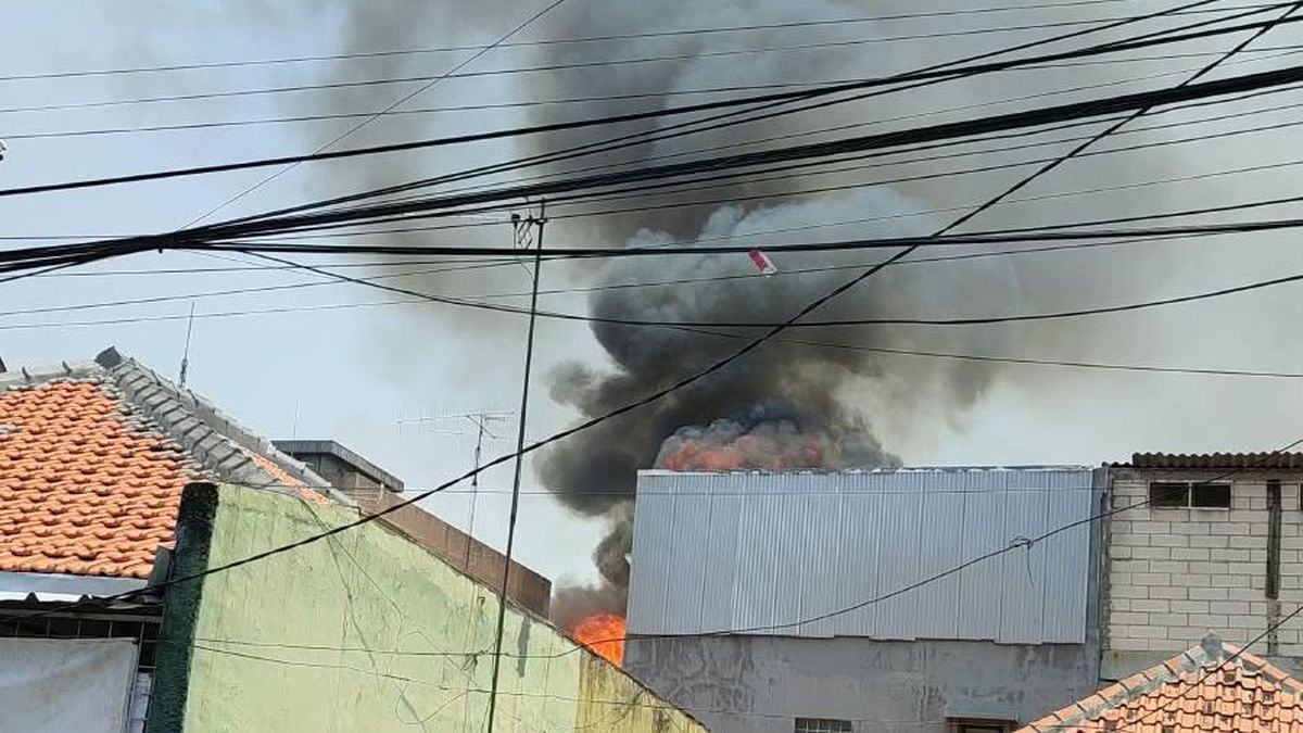 Kebakaran di Tamansari Hanguskan 4 Rumah, Dipicu Gergaji Korslet — NadiKabar.com
