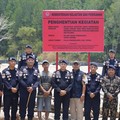 Kementerian Kelautan dan Perikanan (KKP) menyegel tambak udang tak berizin di Karimunjawa, Jepara, Jawa Tengah. (Dok. Humas KKP)