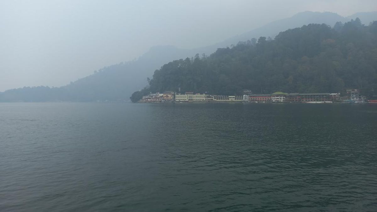 Kawasan Danau Toba Diselimuti Asap Karhutla, Jarak Pandang Maksimal 3 Km — NadiKabar.com