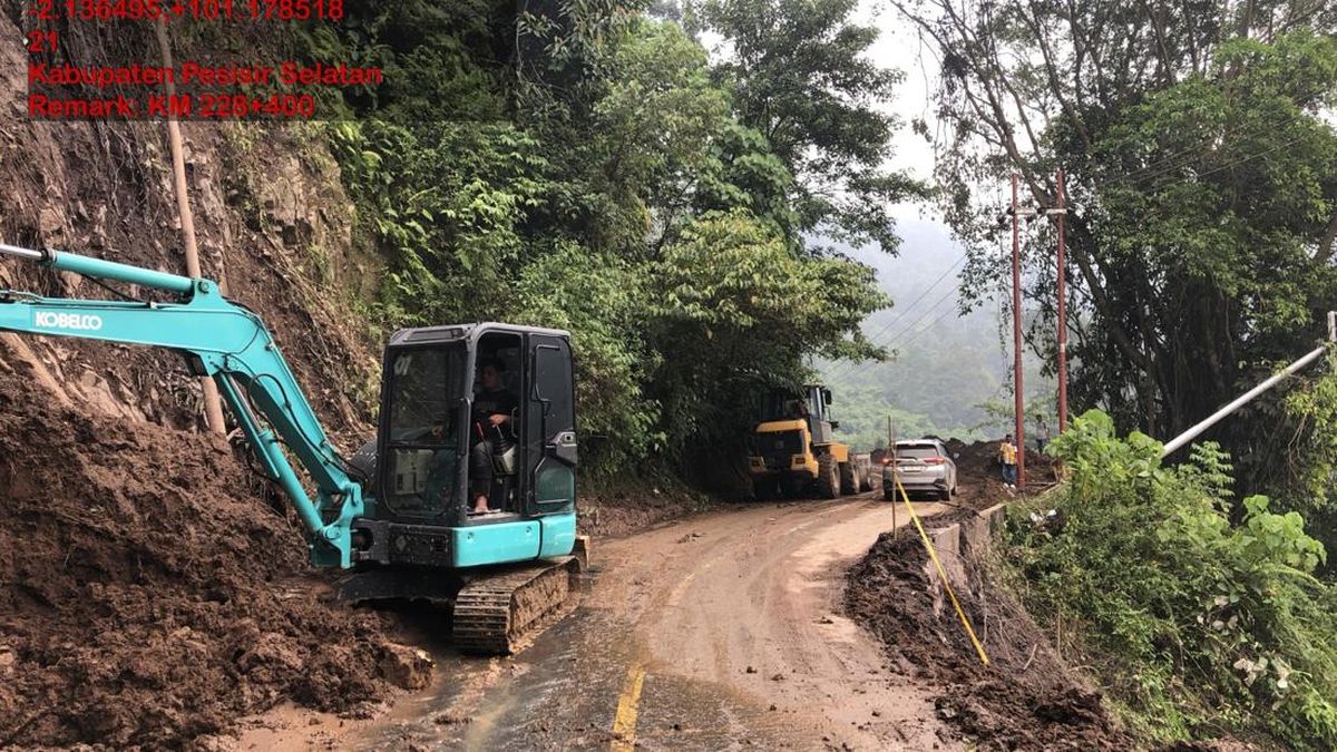 Menteri PU Kebut Pembersihan 14 Titik Longsor di Jalur Tapan-Batas Jambi — NadiKabar.com