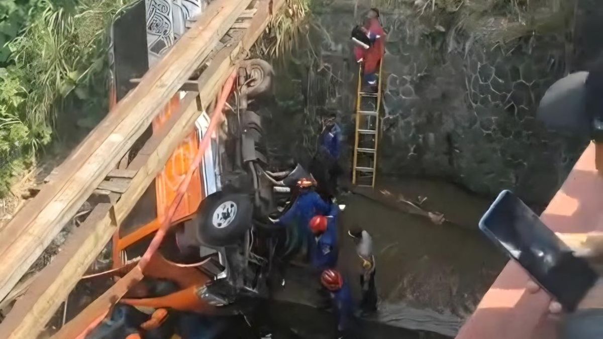 Ngeri Mobil Elf Terjun ke Sungai di Ciawi Arah Puncak, Sopir Tewas — NadiKabar.com