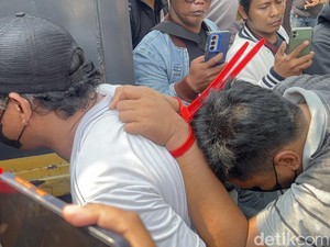Video: Situasi Saat Kampung Narkoba Jalan Kunti Digerebek, Belasan Orang Diciduk!