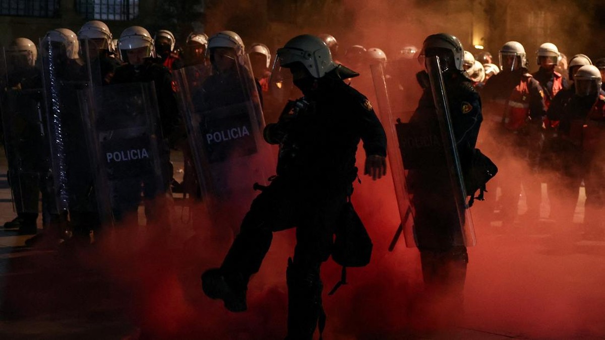 Chaos Demo Pelajar, Kementerian Diserang-Polisi Tembakkan Gas Air Mata