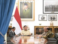 Presiden Prabowo Subianto menerima Menteri Koordinator Bidang Hilirisasi dan Transisi Energi Bahlil Lahadalia di Istana Merdeka, Jakarta, pada Rabu siang, 14 Oktober 2026. (Instagram/sekretraiat.kabinet)