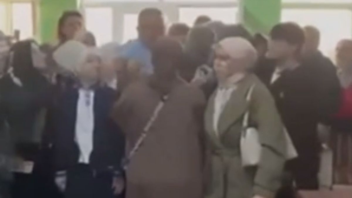 Azerbaijan Larang Siswa dan Guru Pakai Hijab di Sekolah, Langsung Diprotes — NadiKabar.com