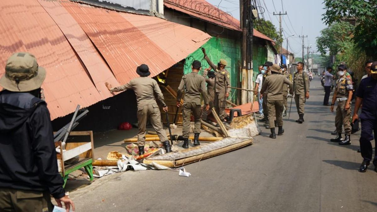 Puluhan Lapak PKL di Parung Bogor Dibongkar, Pedagang Sempat Menolak — NadiKabar.com