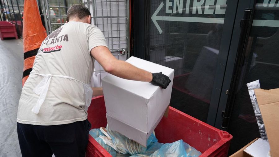 Sejumlah supermarket di Paris, Prancis terkena serangan siber yang menyasar sistem pendingin pada Selasa (13/10/2026). (REUTERS/Lucien Libert)