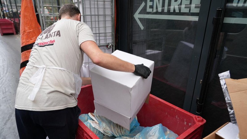 Sejumlah supermarket di Paris, Prancis terkena serangan siber yang menyasar sistem pendingin pada Selasa (13/10/2026). (REUTERS/Lucien Libert)
