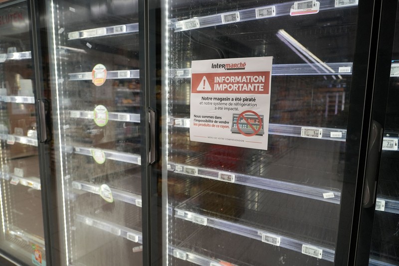 Sejumlah supermarket di Paris, Prancis terkena serangan siber yang menyasar sistem pendingin pada Selasa (13/10/2026). (REUTERS/Lucien Libert)