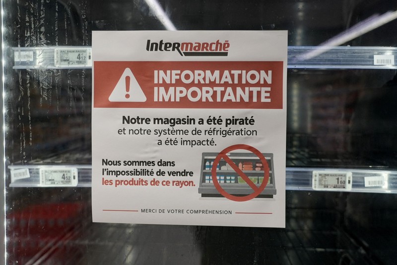 Sejumlah supermarket di Paris, Prancis terkena serangan siber yang menyasar sistem pendingin pada Selasa (13/10/2026). (REUTERS/Lucien Libert)