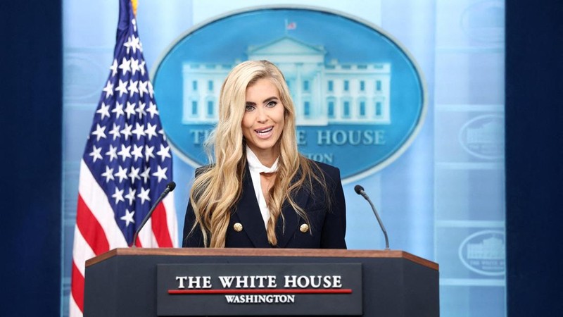 Sekretaris Pers Gedung Putih yang baru, Katie Zacharia, menggelar taklimat pers pertamanya di Gedung Putih di Washington, D.C., AS, pada 13 Oktober 2026.