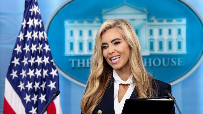 Sekretaris Pers Gedung Putih yang baru, Katie Zacharia, menggelar taklimat pers pertamanya di Gedung Putih di Washington, D.C., AS, pada 13 Oktober 2026.
