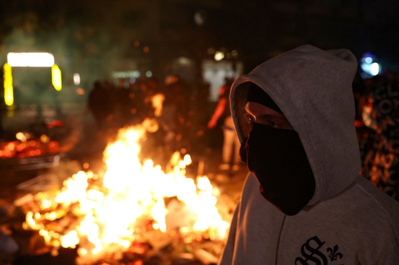 Para pelajar Albania mengikuti unjuk rasa anti-pemerintah di Tirana, Albania, pada 13 Oktober 2026. (REUTERS/Florion Goga)