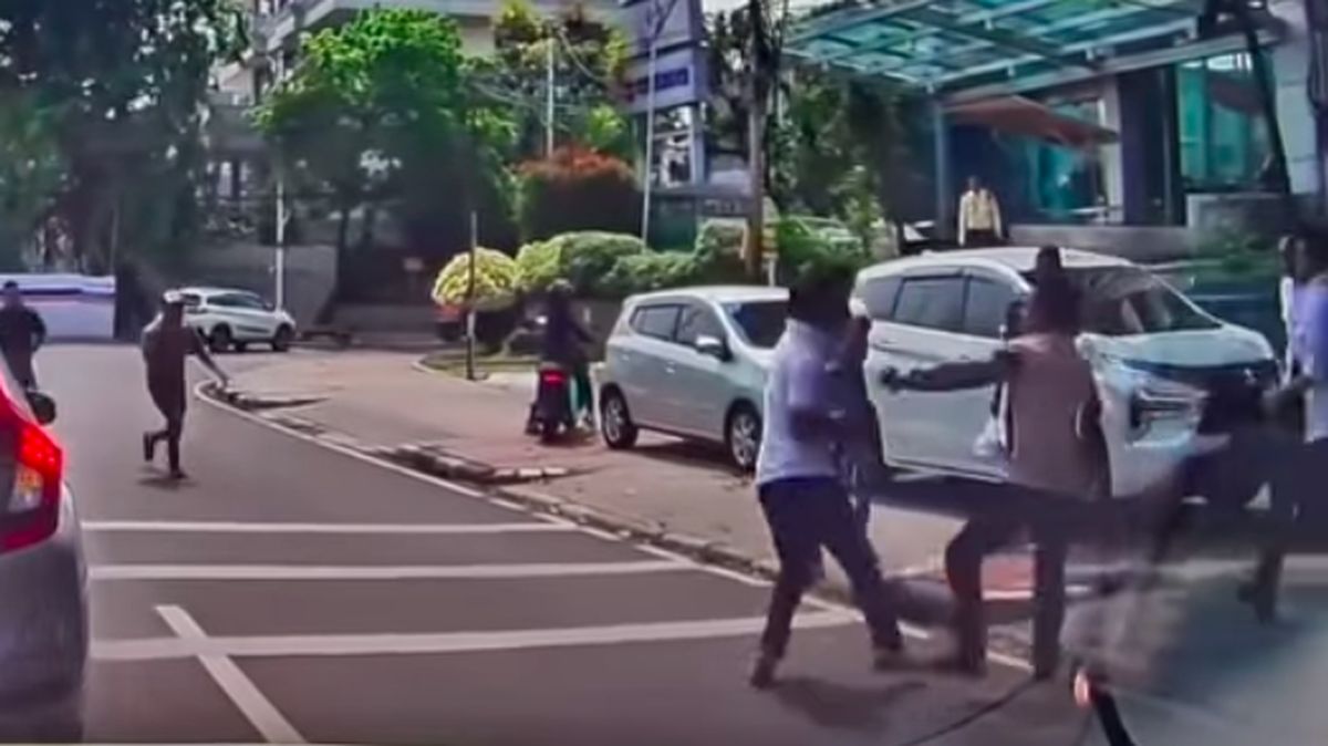 Viral Baku Hantam di Jalanan Cideng Jakpus, Polisi Ungkap Pemicunya — NadiKabar.com