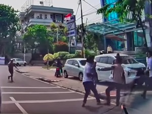Viral Baku Hantam di Jalanan Cideng Jakpus, Polisi Ungkap Pemicunya