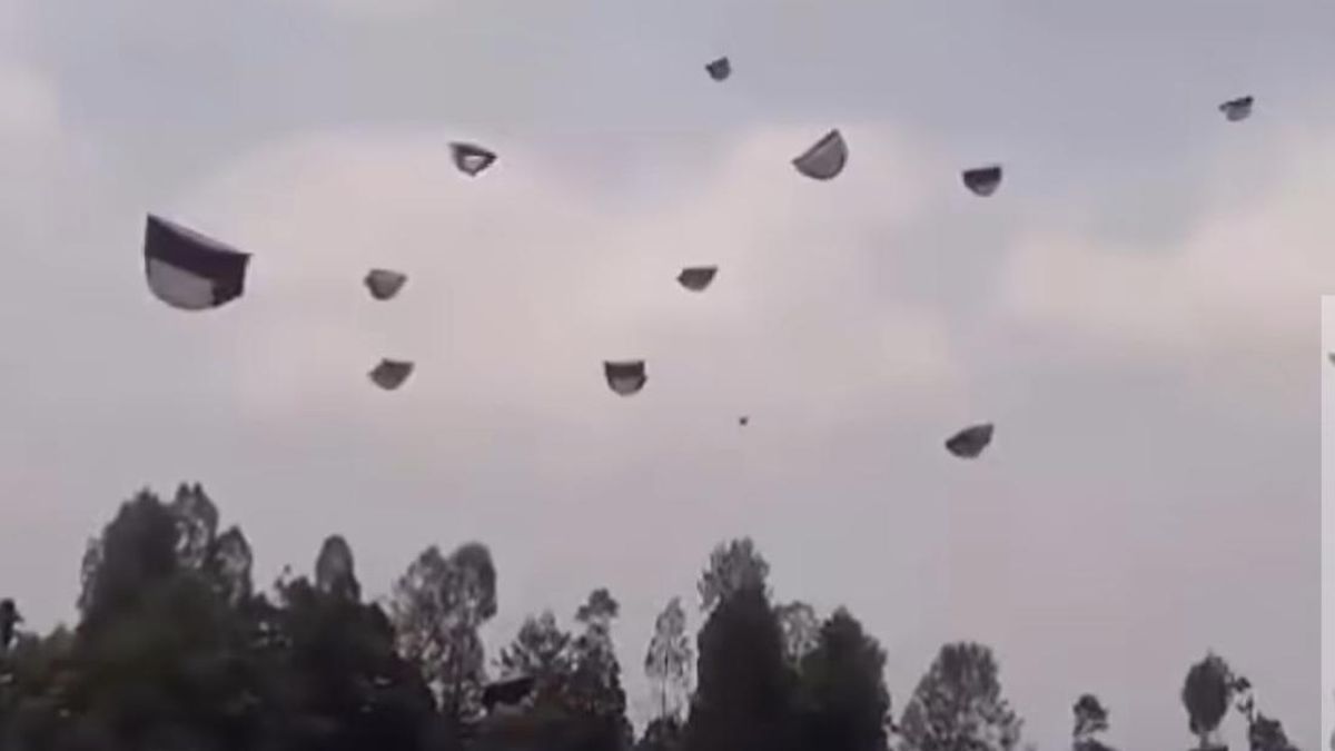Viral Puluhan Tenda Terbang Disapu Angin di Gunung Sumbing — NadiKabar.com