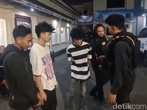 3 Pemuda di Makassar Ditangkap Usai Bawa Badik dan Narkoba Cair