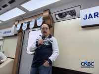 Director & Chief Regulatory Officer EXCL, Merza Fachys saat Media Experience Update 5G Yogyakarta-Solo, Kamis (15/10/2026). (CNBC Indonesia/Intan Rakhmayanti)