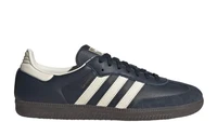 Sneakers Navy Cocok dengan Baju Apa? 5 Padu Padan Rapi untuk Kuliah dan Kantor Santai