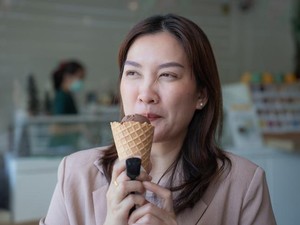 Bukan Mitos! Makan Es Krim Bermanfaat Usir Stres hingga Rasa Sedih