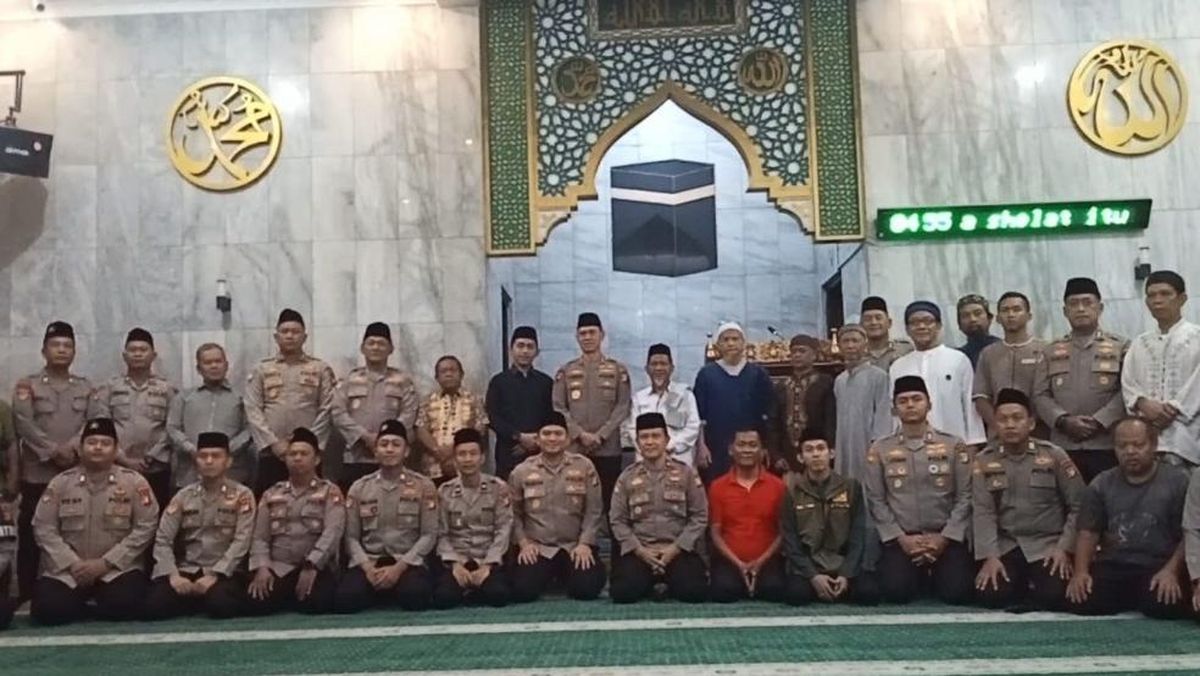 Subuh Berjemaah di Jaksel, Kapolda Sampaikan Komitmen Pelayanan Masyarakat — NadiKabar.com