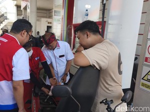 Anggota TNI Dikerahkan Jadi Operator SPBU yang Buka 24 Jam di Bali