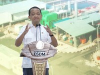 Menteri Koordinator Bidang Hilirisasi dan Transisi Energi sekaligus Menteri ESDM, Bahlil Lahadalia saat menyampaikan sambutan dalam Peresmian Kilang LPG (Liquefied Petroleum Gas) Cilamaya, Jawa Barat, Kamis (15/10/2026). (Tangkapan Layar Youtube/Keme