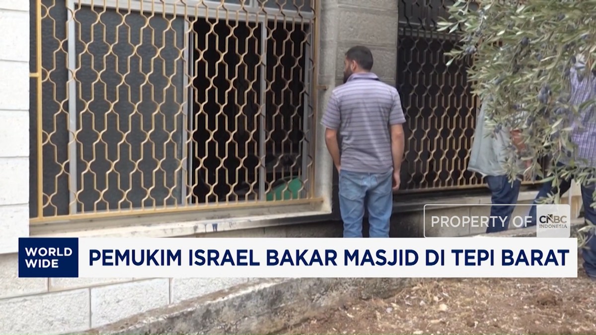 Video: Pemukim Israel Bakar Masjid di Tepi Barat