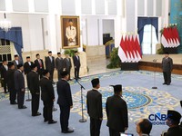 Presiden Prabowo Subianto melantik sejumlah pejabat baru di lingkungan Kabinet Merah Putih dan Tentara Nasional Indonesia (TNI) di Istana Negara, Jakarta, Kamis (15/10/2026). (CNBC Indonesia/Muhammad Sabki)