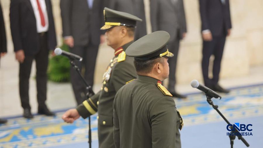 Presiden Prabowo Subianto melantik sejumlah pejabat baru di lingkungan Kabinet Merah Putih dan Tentara Nasional Indonesia (TNI) di Istana Negara, Jakarta, Kamis (15/10/2026).