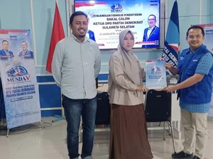 Walkot Makassar Appi Ambil Formulir Calon Ketua Demokrat Sulsel