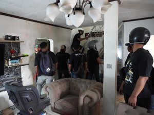Polisi Ringkus 7 Orang dari Kampung Ambon, Sita Puluhan Sajam hingga Sabu