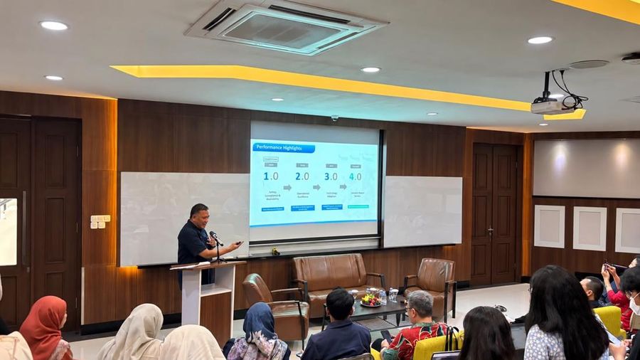 Manajemen perusahaan menjabarkan perjalanan transformasi bisnis