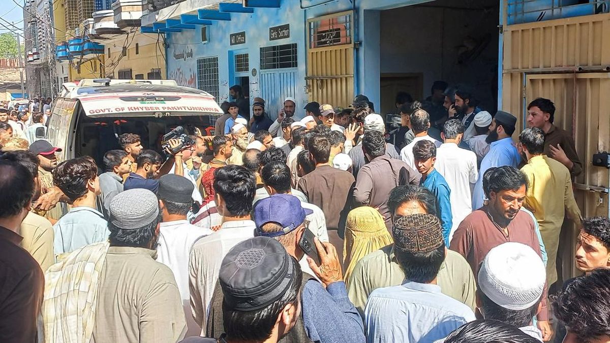 Atap Gedung Sekolah di Pakistan Runtuh, 28 Orang Tewas — NadiKabar.com