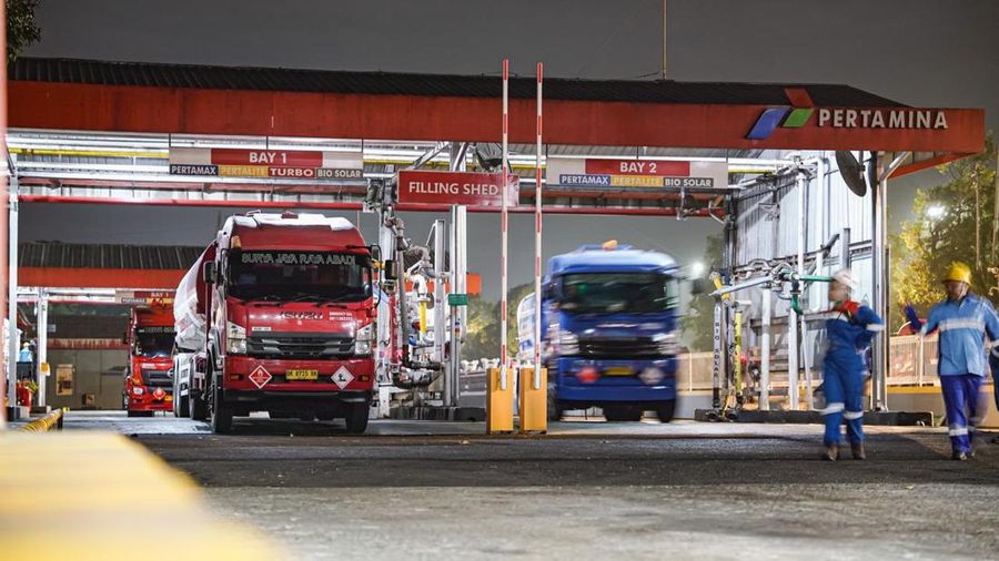 2 Kapal pengangkut BBM Pertamina bersandar di Bali. Kapal ini akan menyuplai 20 juta liter kebutuhan BBM Pertalite di Bali. (Dok. Pertamina)