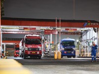 2 Kapal pengangkut BBM Pertamina bersandar di Bali. Kapal ini akan menyuplai 20 juta liter kebutuhan BBM Pertalite di Bali. (Dok. Pertamina)