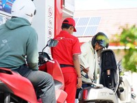 2 Kapal pengangkut BBM Pertamina bersandar di Bali. Kapal ini akan menyuplai 20 juta liter kebutuhan BBM Pertalite di Bali. (Dok. Pertamina)