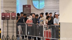 Antrean Mengular Penjualan Perdana iPhone 18 Pro Max di Jakarta