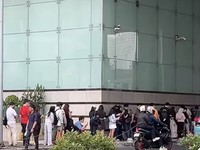 Antrean iPhone 18 di Grand Indonesia, Jakarta. (XCeritakitas1hq)
