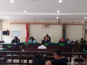 Teguran soal Musik Kencang Berujung Pengeroyokan, Buruh Proyek Diadili