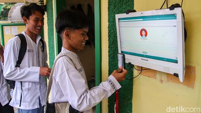 Cegah Siswa Bolos, Absensi Digital MAN 6 Jakarta Terhubung ke HP Orang Tua