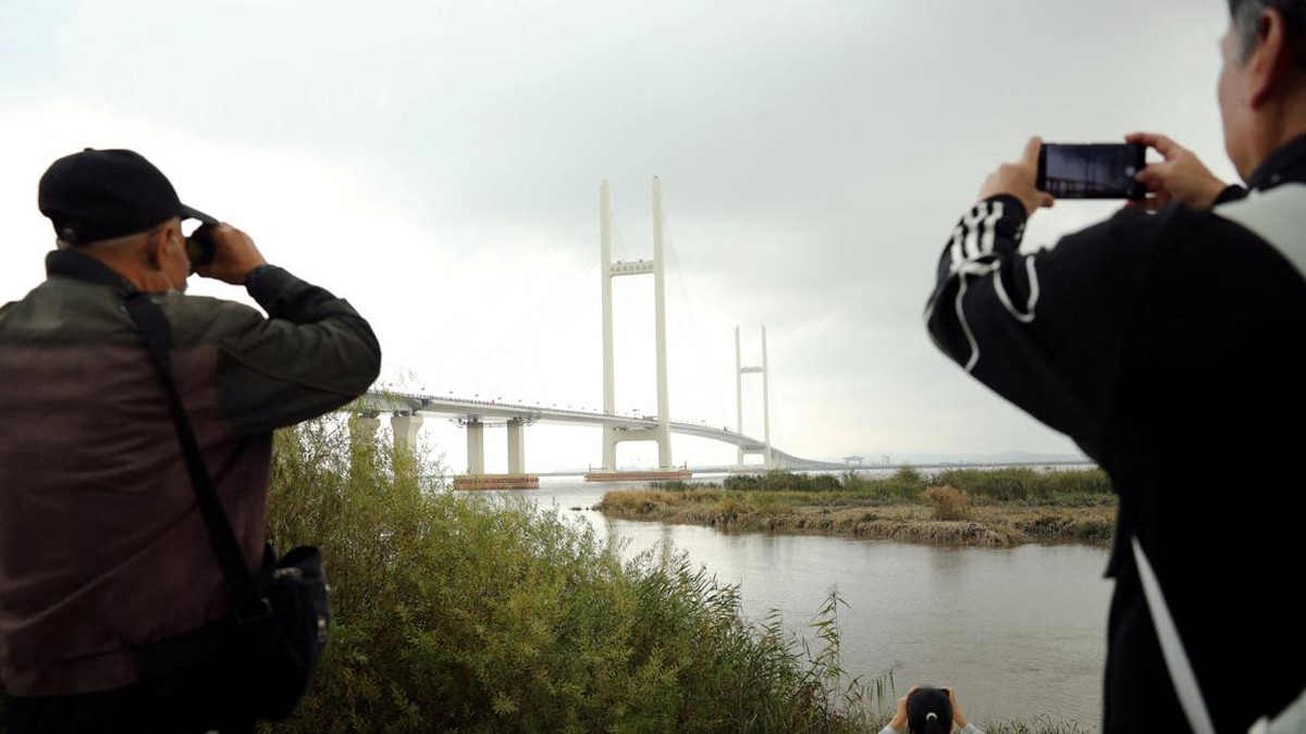 Penampakan Jembatan Cinta Xi Jinping-Kim Jong Un, Satukan China-Korut
