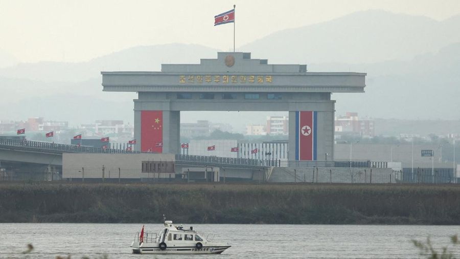 China dan Korea Utara secara resmi menandai pembukaan Jembatan Sungai Yalu Baru yang telah lama tertunda pada Kamis (15/10/2026). (REUTERS/Florence Lo)