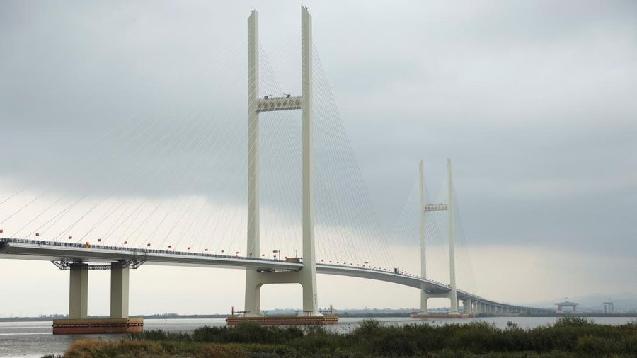 China dan Korea Utara secara resmi menandai pembukaan Jembatan Sungai Yalu Baru yang telah lama tertunda pada Kamis (15/10/2026). (REUTERS/Florence Lo)