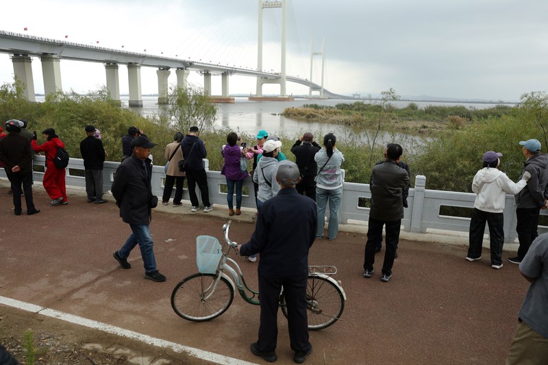 China dan Korea Utara secara resmi menandai pembukaan Jembatan Sungai Yalu Baru yang telah lama tertunda pada Kamis (15/10/2026). (REUTERS/Florence Lo)