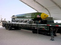 Penampakan "Induk Segala Bom" Milik AS untuk Bombardir Iran