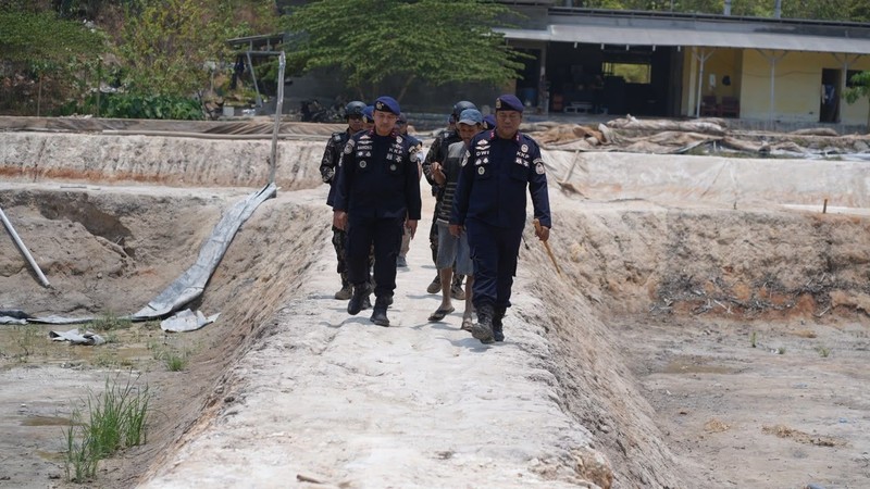 Kementerian Kelautan dan Perikanan (KKP) menyegel dua lokasi tambak udang seluas total 7,71 hektare (ha) di Pulau Karimunjawa, Kabupaten Jepara, Jawa Tengah. (Dok. KKP)