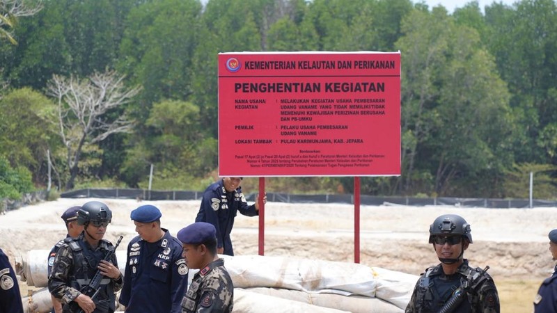 Kementerian Kelautan dan Perikanan (KKP) menyegel dua lokasi tambak udang seluas total 7,71 hektare (ha) di Pulau Karimunjawa, Kabupaten Jepara, Jawa Tengah. (Dok. KKP)