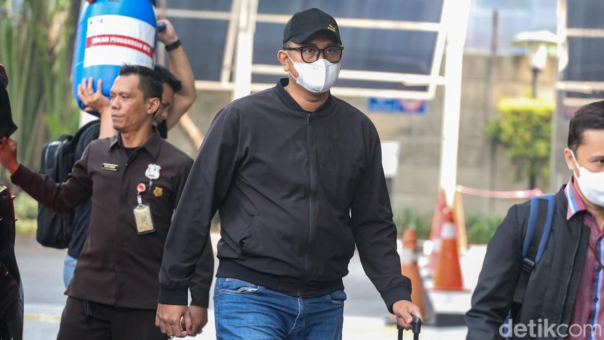 Kena OTT KPK, Bupati Klaten Hamenang Tiba di Gedung Merah Putih — NadiKabar.com